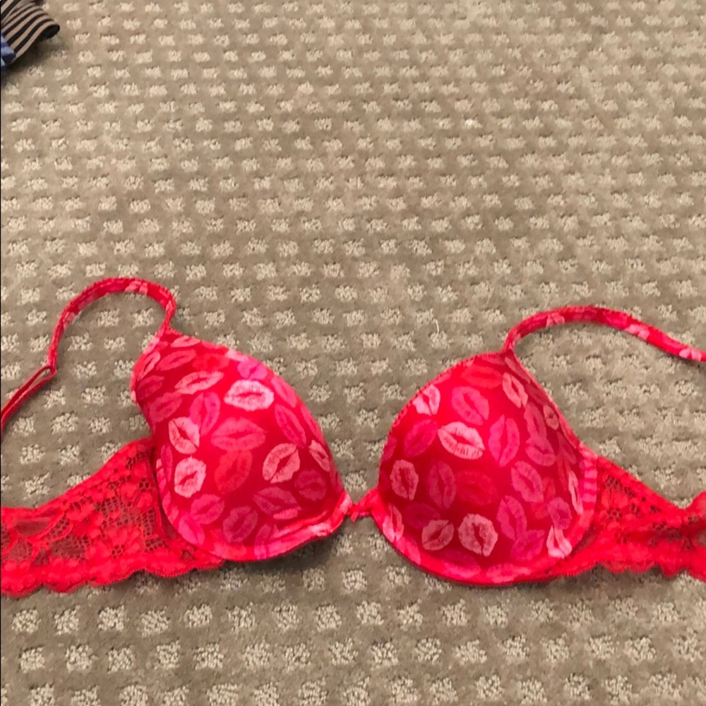 Victoria’s Secret push-up bra, 36C.